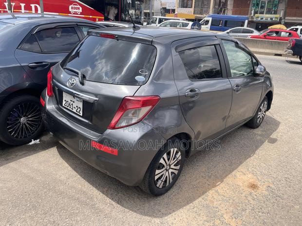 Toyota Vitz 1.0 FWD 3dr 2012 Gray