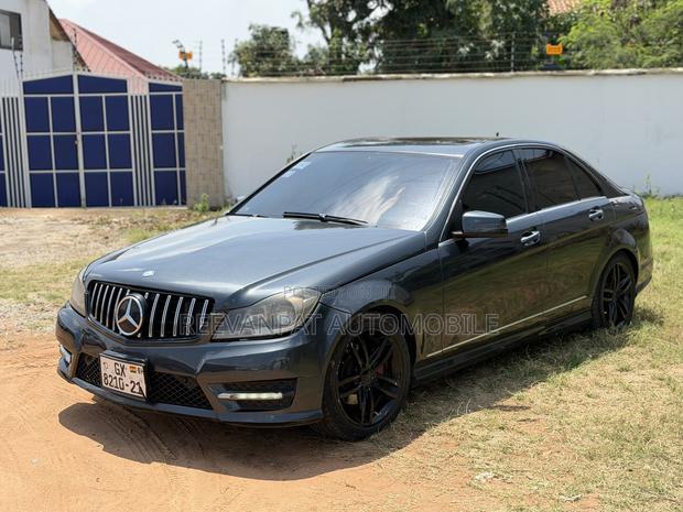 Mercedes-Benz C250 2012 Black