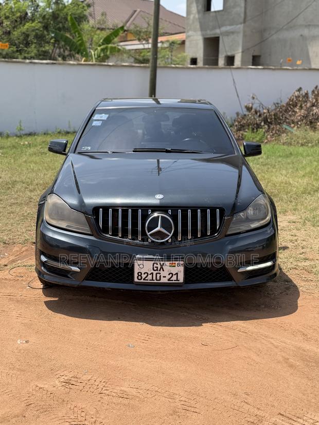 Mercedes-Benz C250 2012 Black