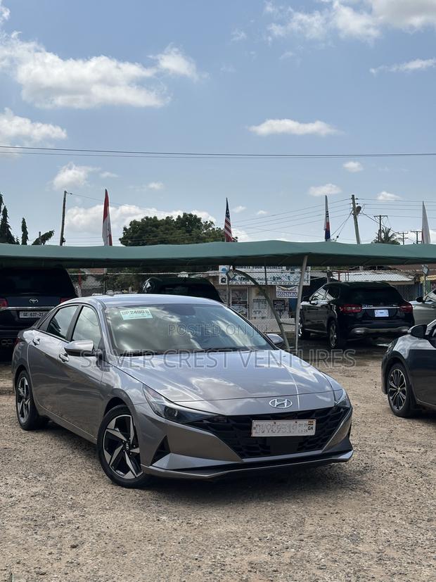 Hyundai Elantra SEL 2023 Gray