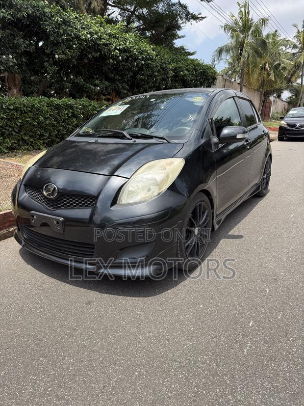 Toyota Vitz 2010 Black