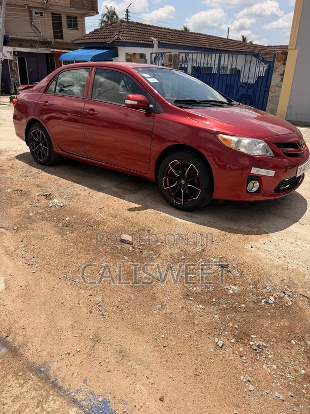 Toyota Corolla LE 4dr Sedan (1.8L 4cyl 4A) 2013
