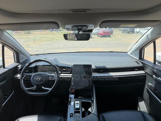 Hyundai Custin 2022 White