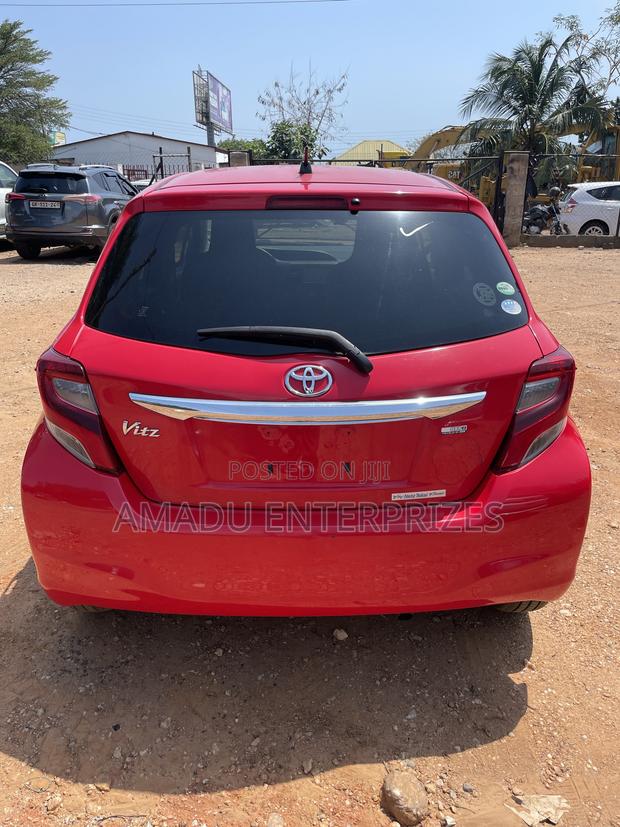 Toyota Vitz 1.3 FWD 5dr 2015 Red