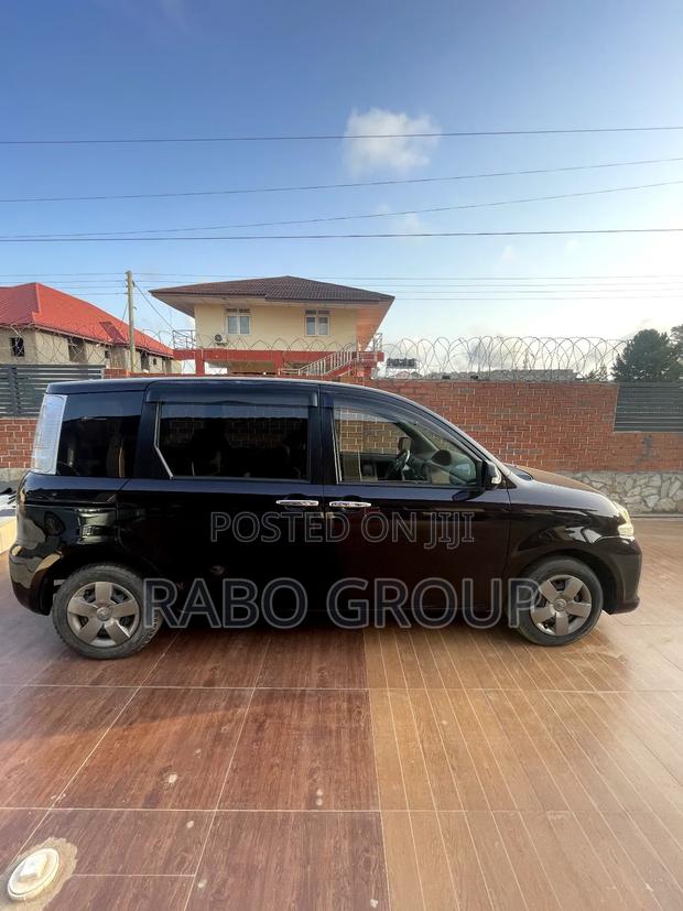 Toyota Sienta 2011 Purple