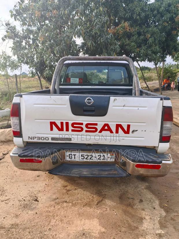 Nissan Hardbody 2021 White
