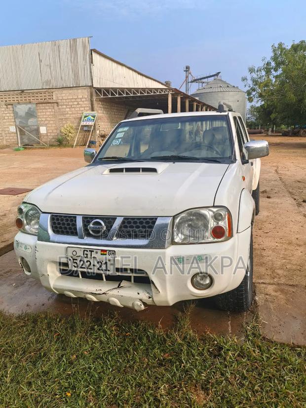 Nissan Hardbody 2021 White