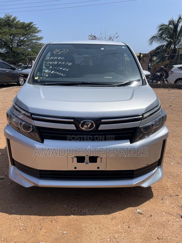 Toyota Voxy X 2WD 8-Seater 2014 Silver