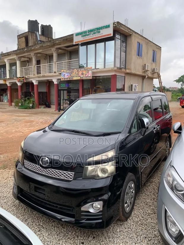 Toyota Voxy 2013 Black
