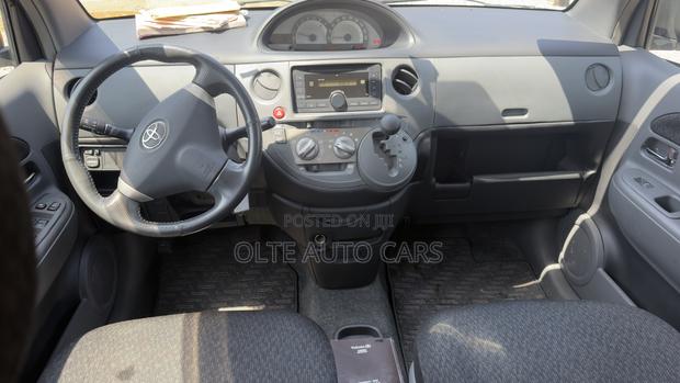 Toyota Sienta 1.5 AWD 2012 Brown