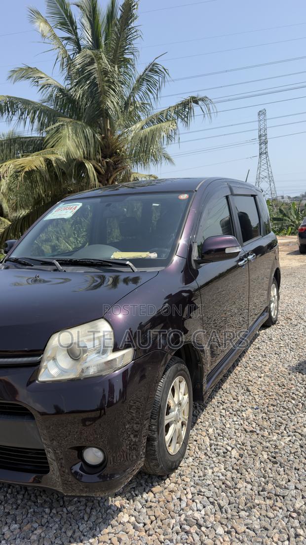 Toyota Sienta 1.5 AWD 2012 Brown