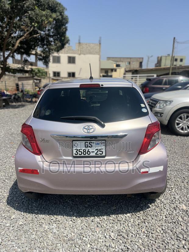 Toyota Vitz 2013 Silver