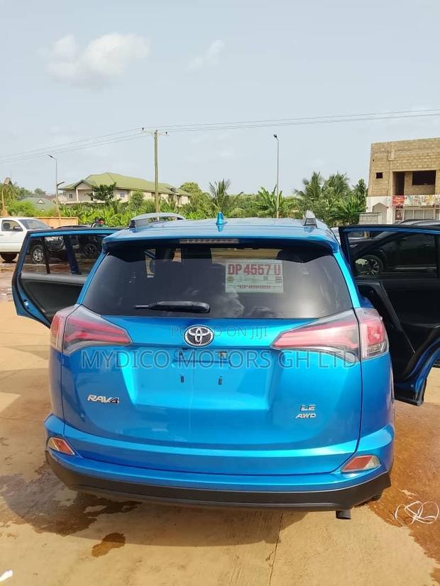 Toyota RAV4 LE 4dr SUV AWD (2.5L 4cyl 6A) 2018 Blue