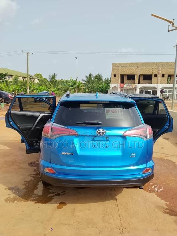 Toyota RAV4 LE 4dr SUV AWD (2.5L 4cyl 6A) 2018 Blue