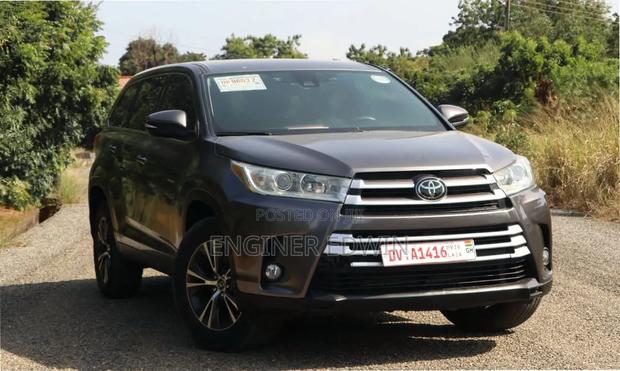 Toyota Highlander LE 2019 Gray