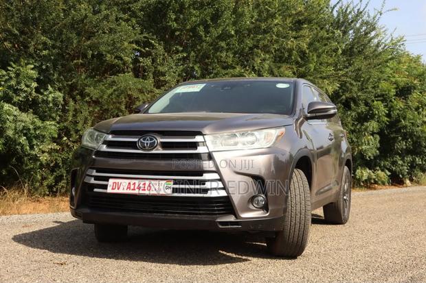 Toyota Highlander LE 2019 Gray