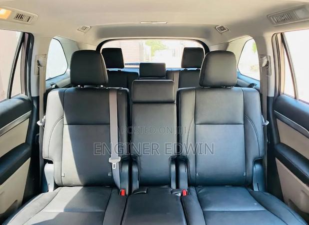 Toyota Highlander LE 2019 Gray