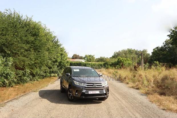 Toyota Highlander LE 2019 Gray