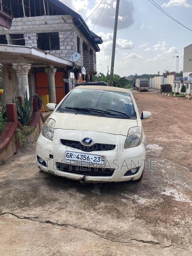 Toyota Vitz 1.3 AWD 3dr 2010 Off white