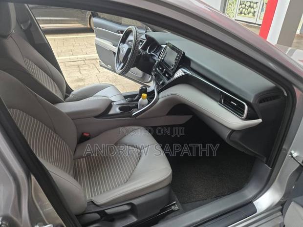 Toyota Camry SE 2022 Silver
