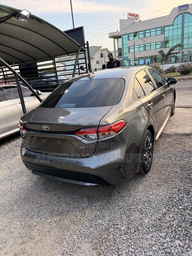 Toyota Corolla LE 2021 Gray