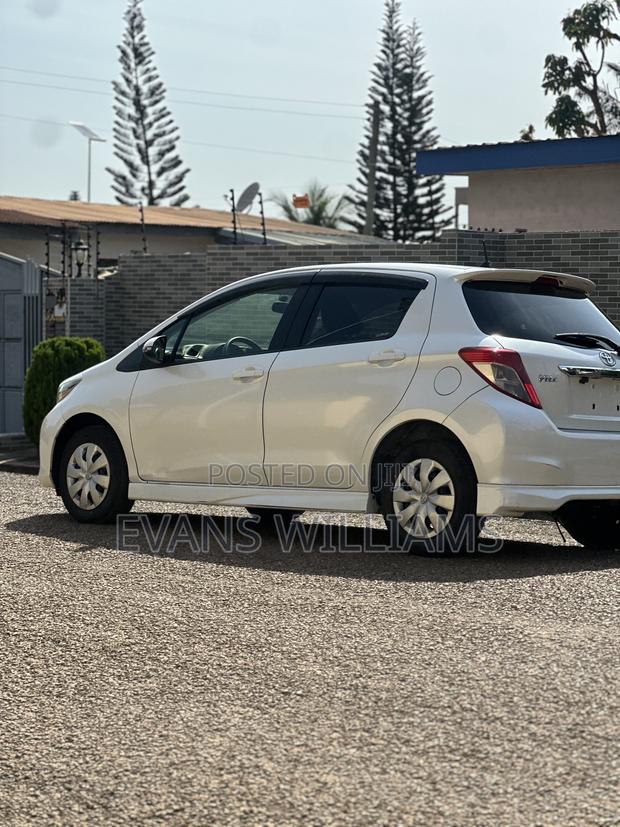 Toyota Vitz 1.3 FWD 5dr 2014 White