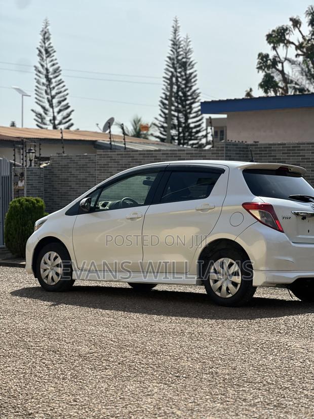 Toyota Vitz 1.3 FWD 5dr 2014 White