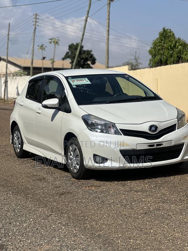 Toyota Vitz 1.3 FWD 5dr 2014 White
