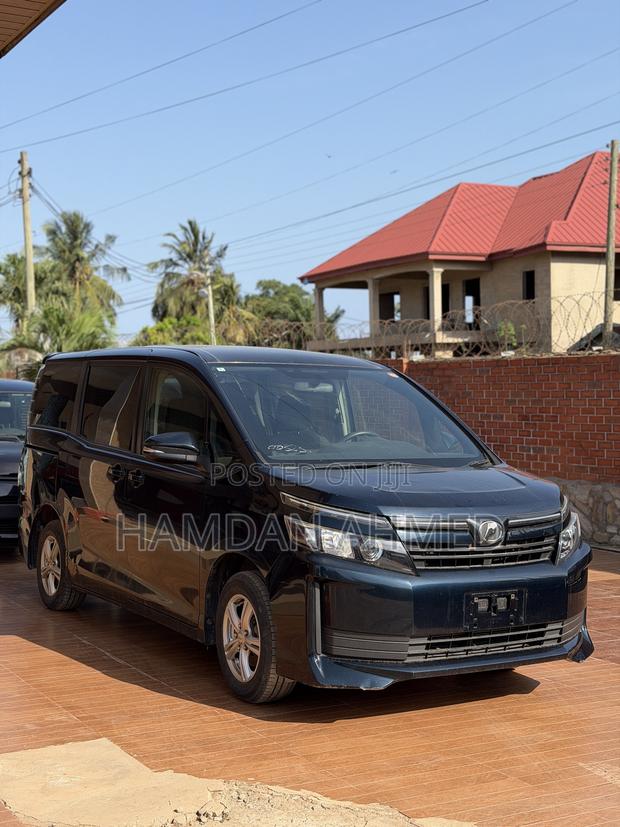 Toyota Voxy 2015 Blue