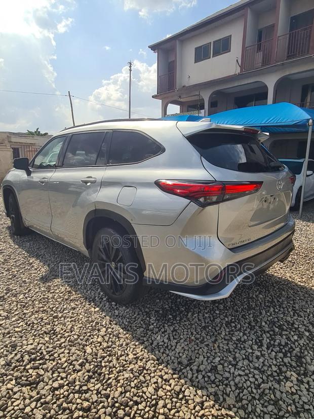 Toyota Highlander XSE AWD 2024 Silver