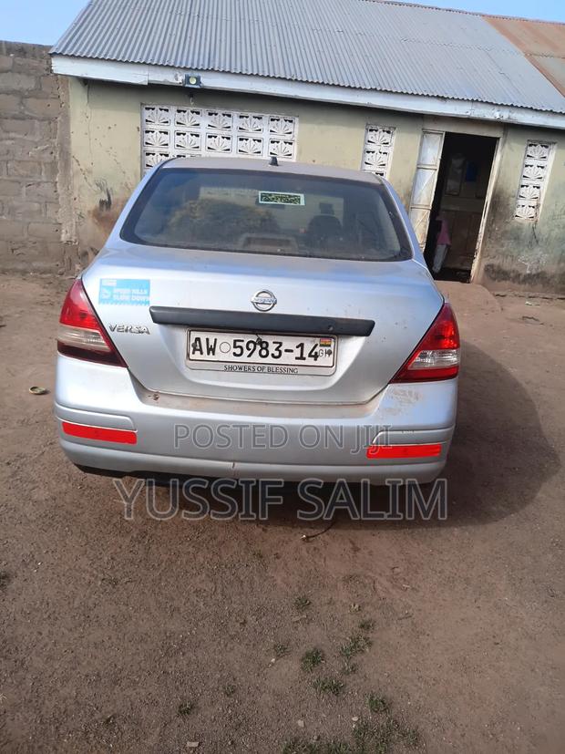 Nissan Versa 1.6 2009 Silver