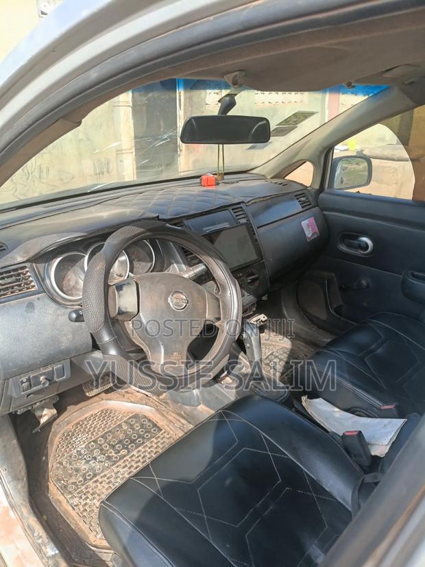 Nissan Versa 1.6 2009 Silver