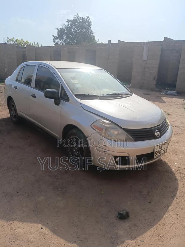Nissan Versa 1.6 2009 Silver