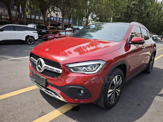 Mercedes-Benz GLA-Class 2022 Red