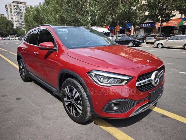 Mercedes-Benz GLA-Class 2022 Red