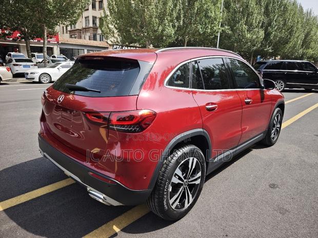 Mercedes-Benz GLA-Class 2022 Red