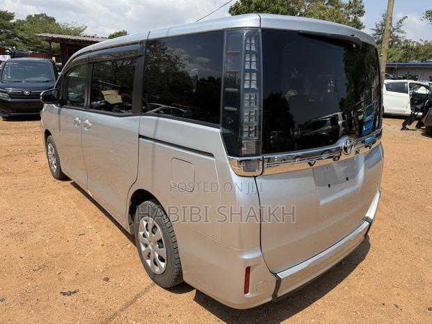 Toyota Voxy ZS 2WD 8-Seater 2014 Silver