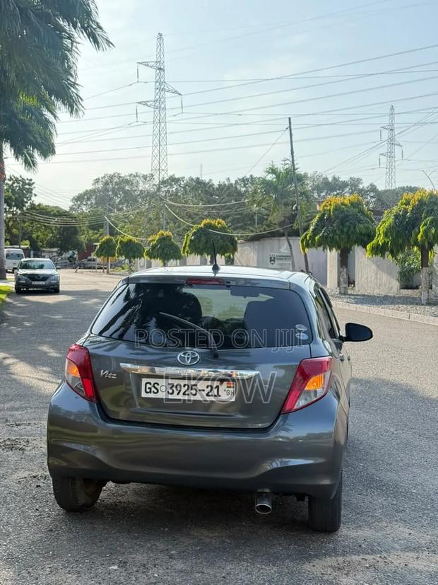 Toyota Vitz 2012 Gray