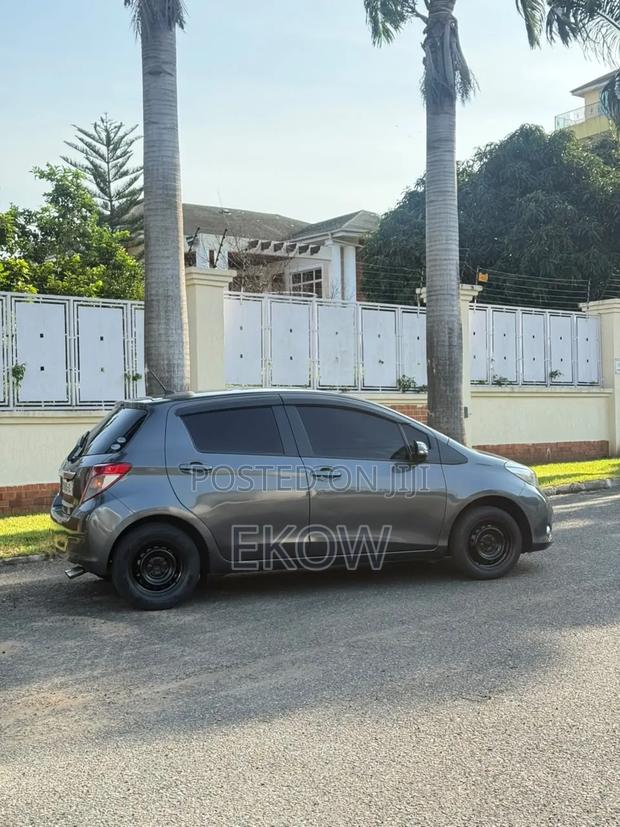 Toyota Vitz 2012 Gray