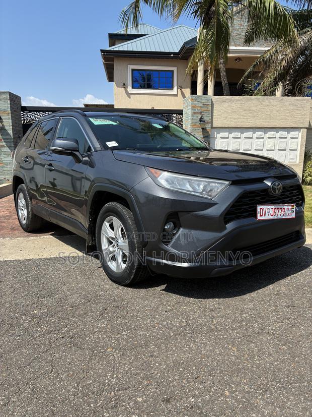 Toyota RAV4 2019 Gray