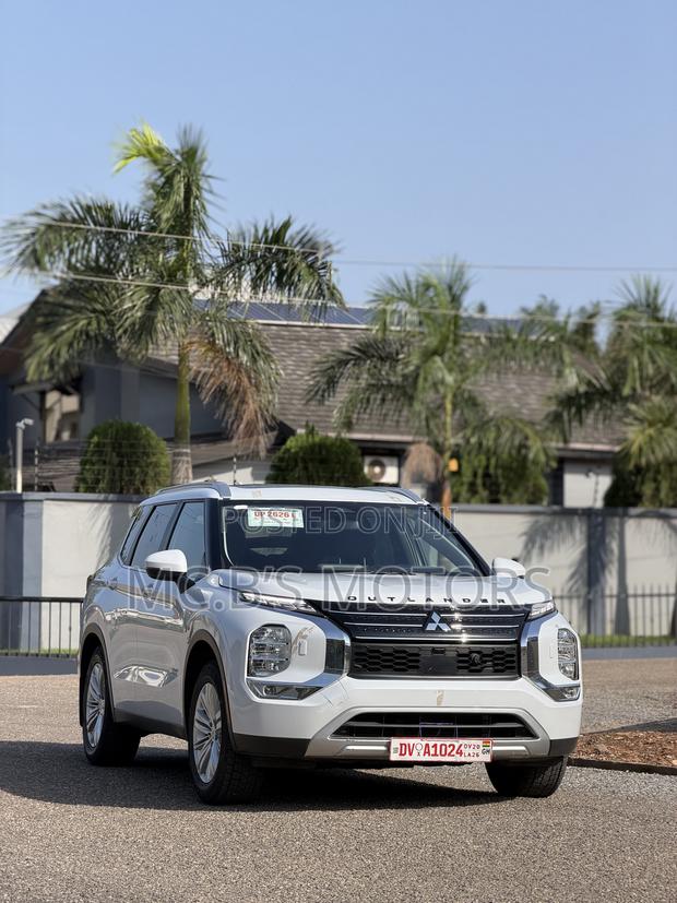 Mitsubishi Outlander SEL 2023 White