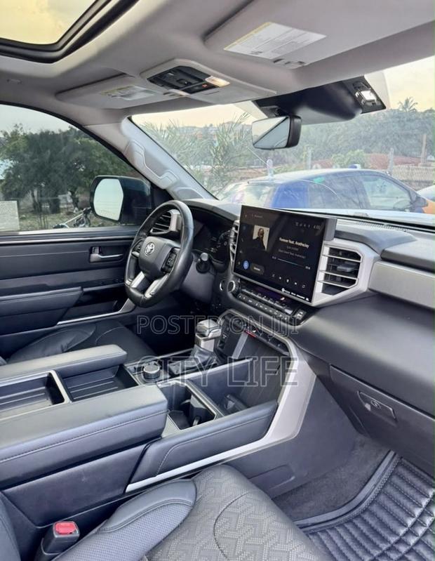 Toyota Tundra 2024 White