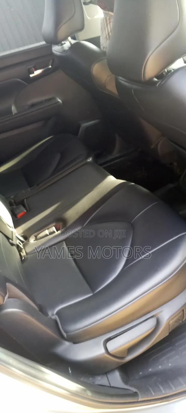 Toyota Highlander XLE 2022 Silver