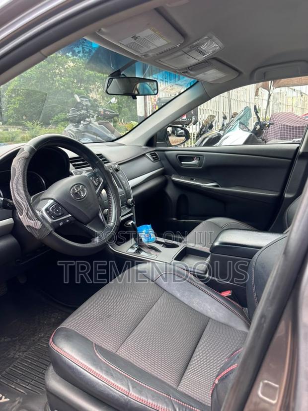 Toyota Camry SE 4dr Sedan (2.5L 4cyl 6A) 2016 Brown