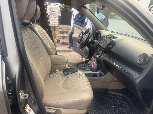 Toyota RAV4 4x4 2009 Brown