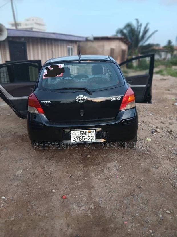 Toyota Vitz 2010 Black