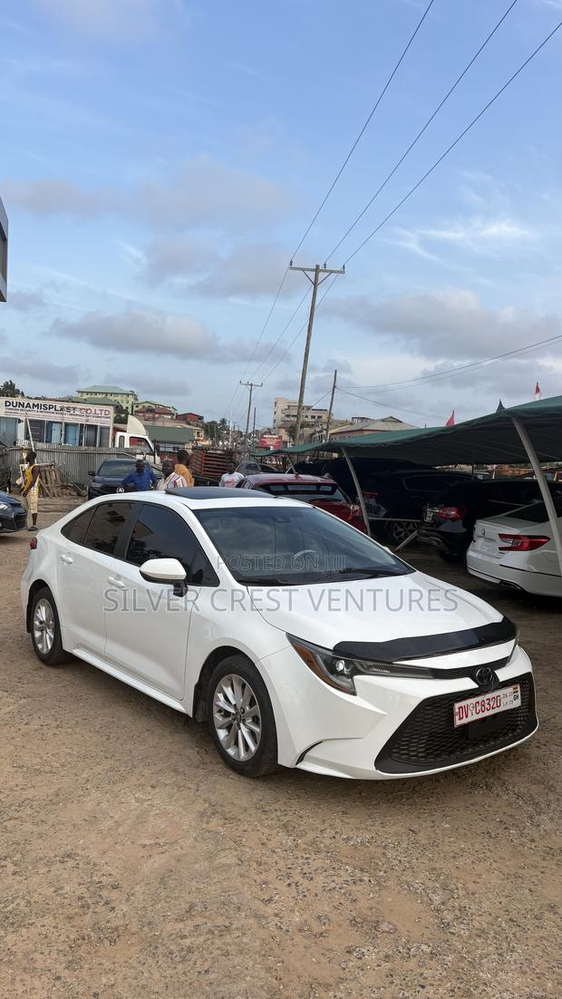 Toyota Corolla LE 2020 White
