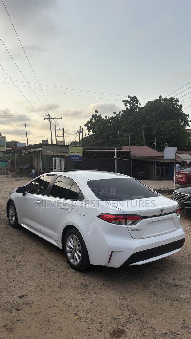 Toyota Corolla LE 2020 White