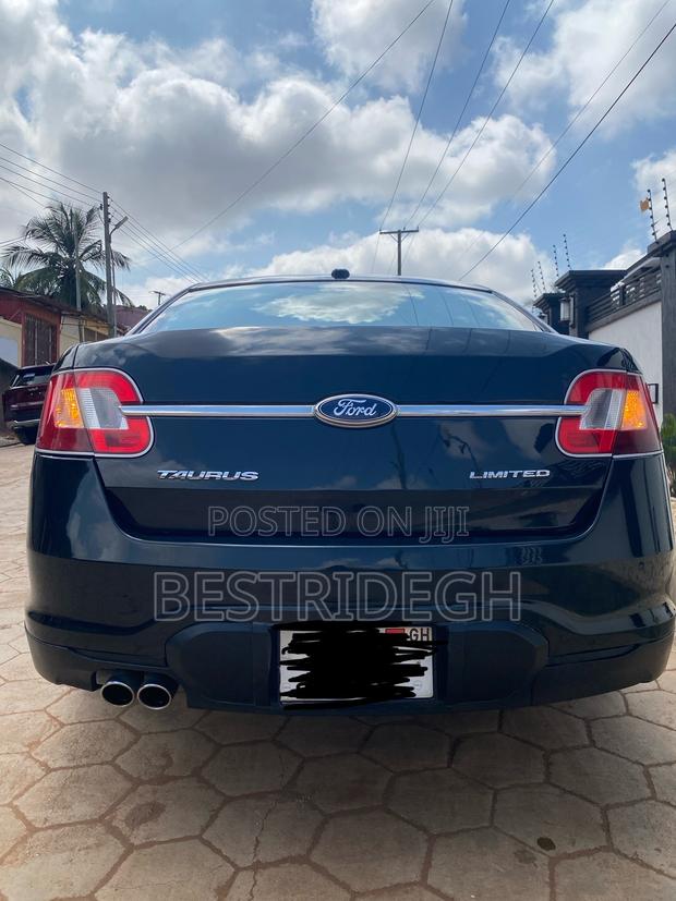 Ford Taurus 2010 Black