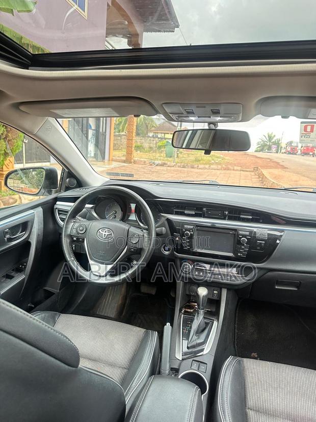Toyota Corolla S 4dr Sedan (1.8L 4cyl CVT) 2016 White